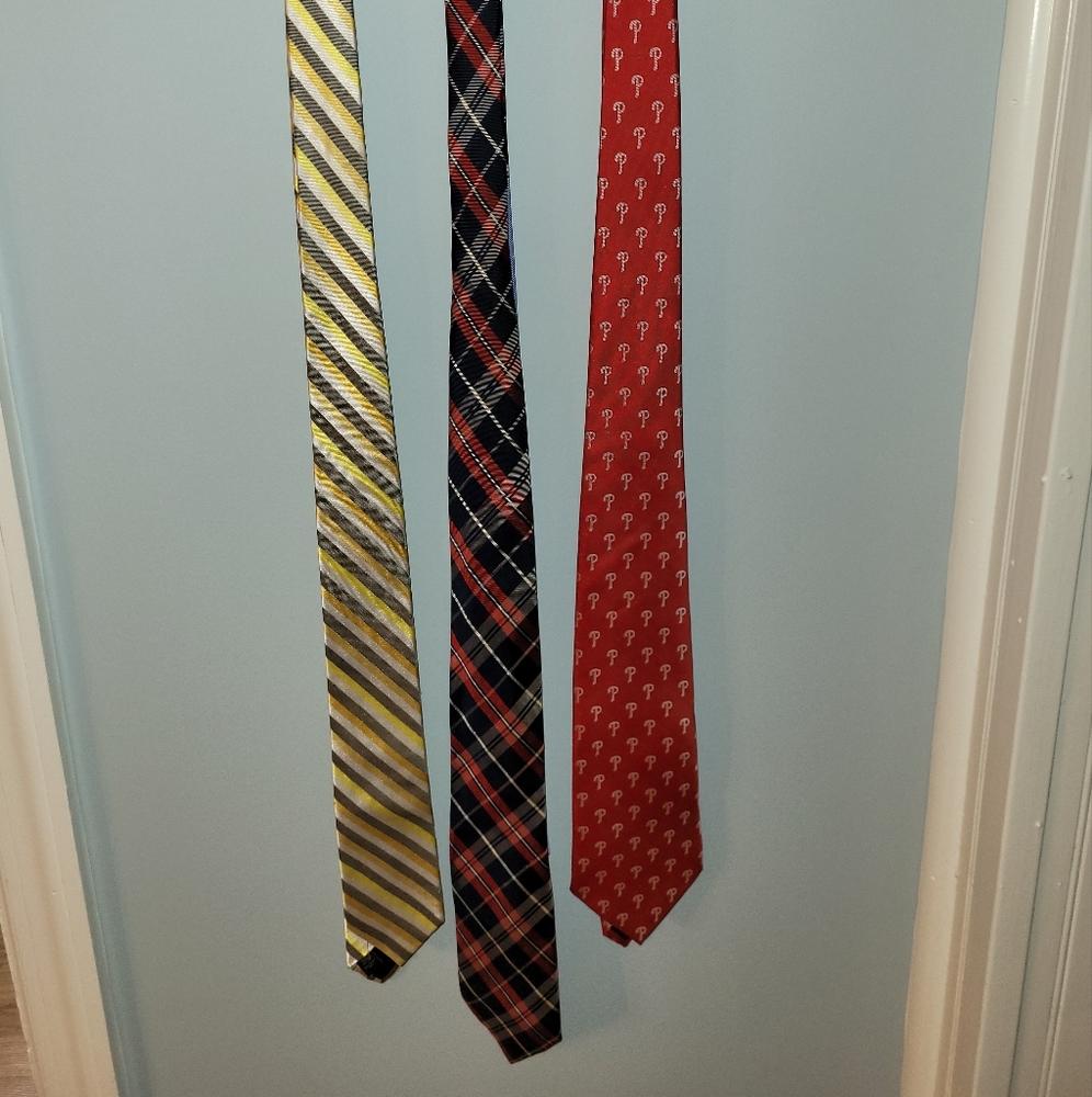 SILK express and tommy tie